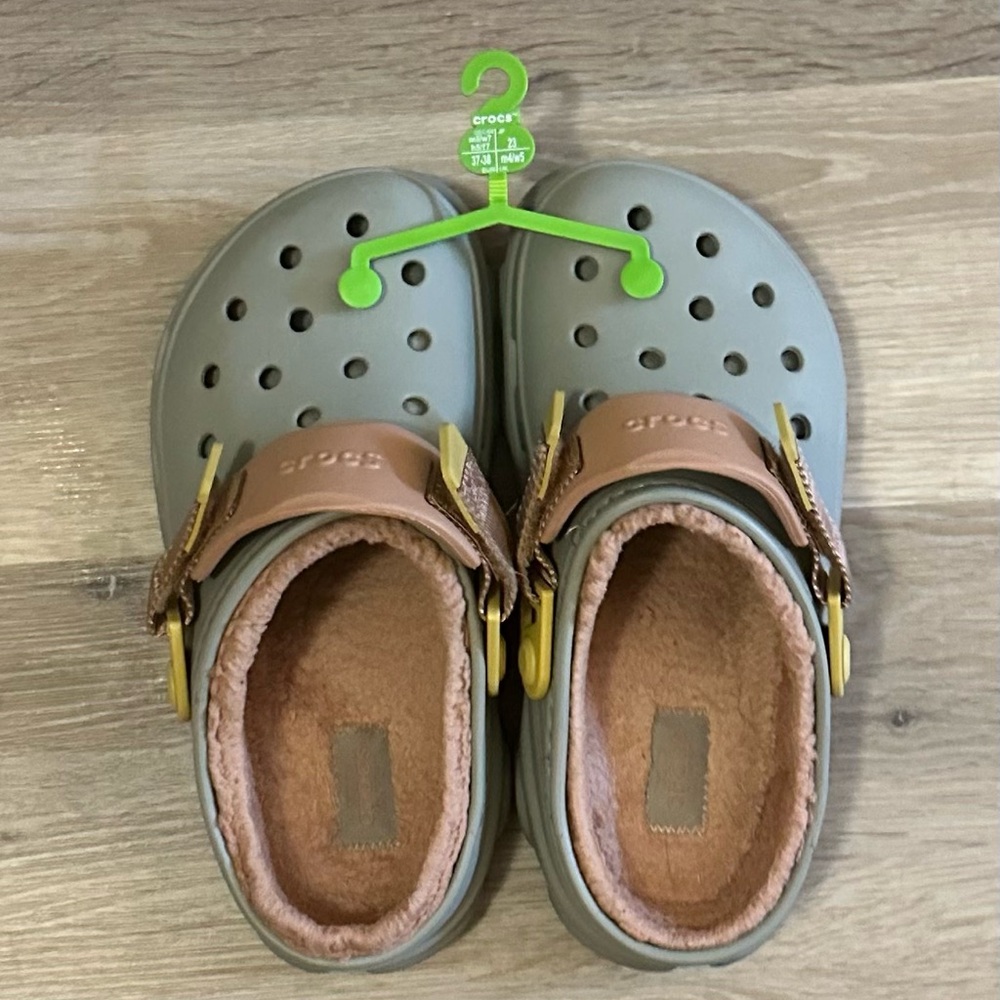 CROCS Grey and Pink all terrain fur lined clogs